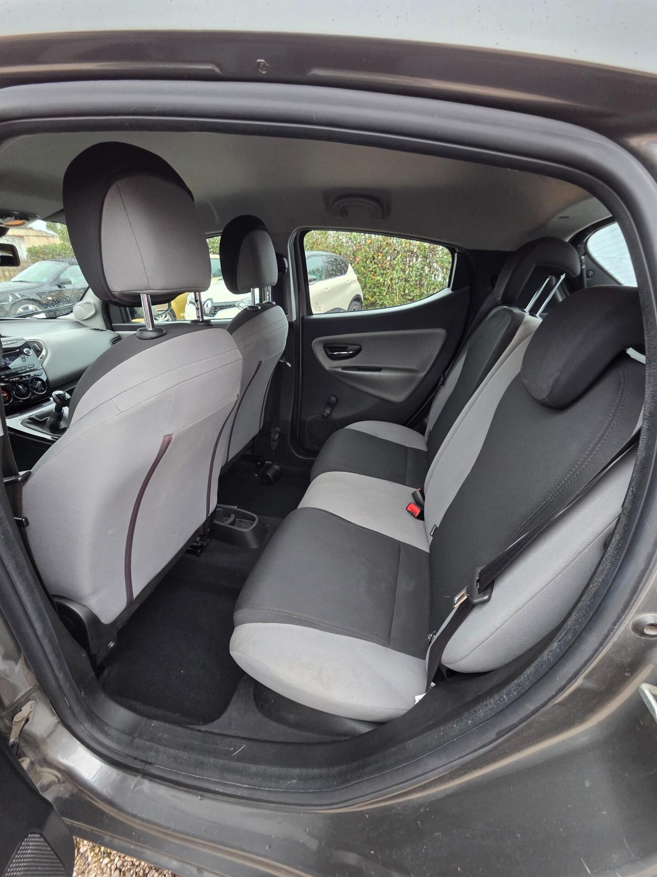 Lancia Ypsilon 1.3 MJT 16V 95 CV 5 porte S&S Platinum FINANZIABILE