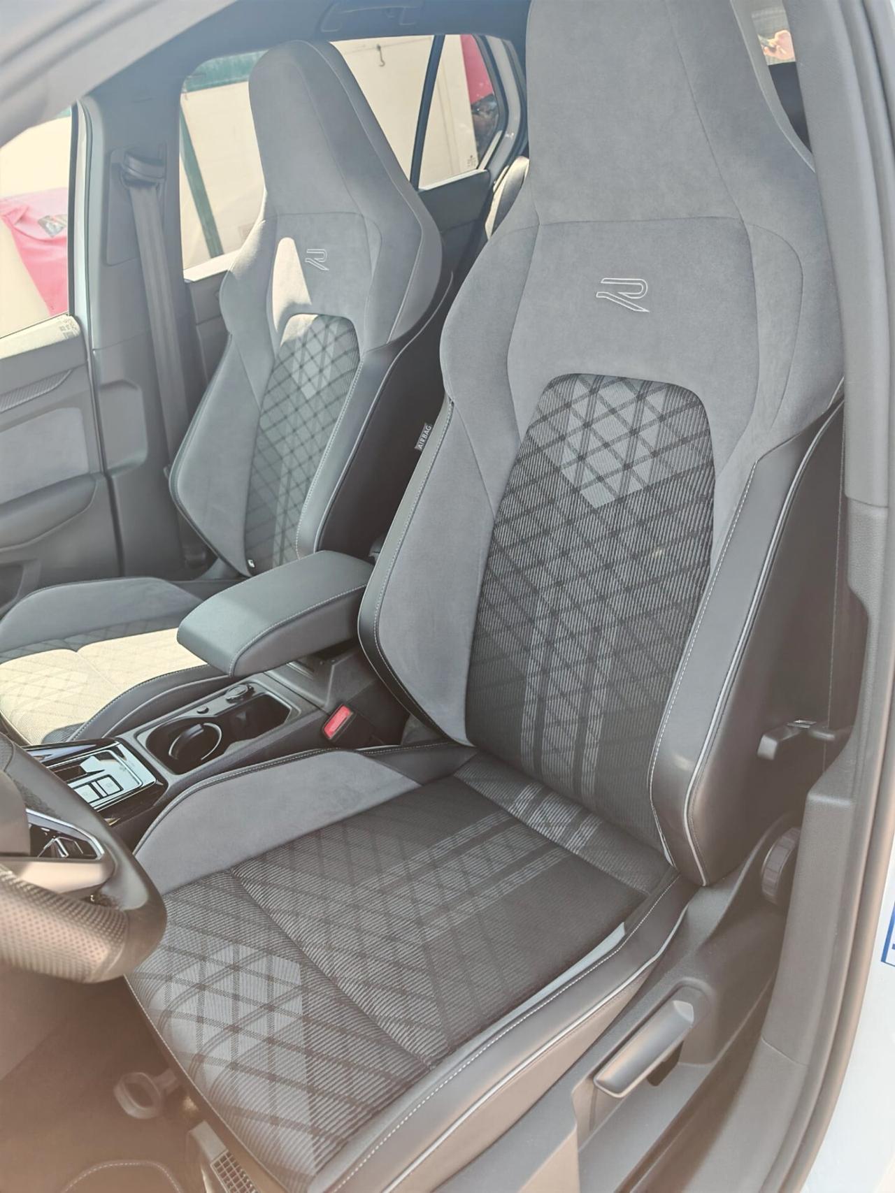 Volkswagen Golf 1.5 eTSI 150 CV EVO ACT DSG R-Line