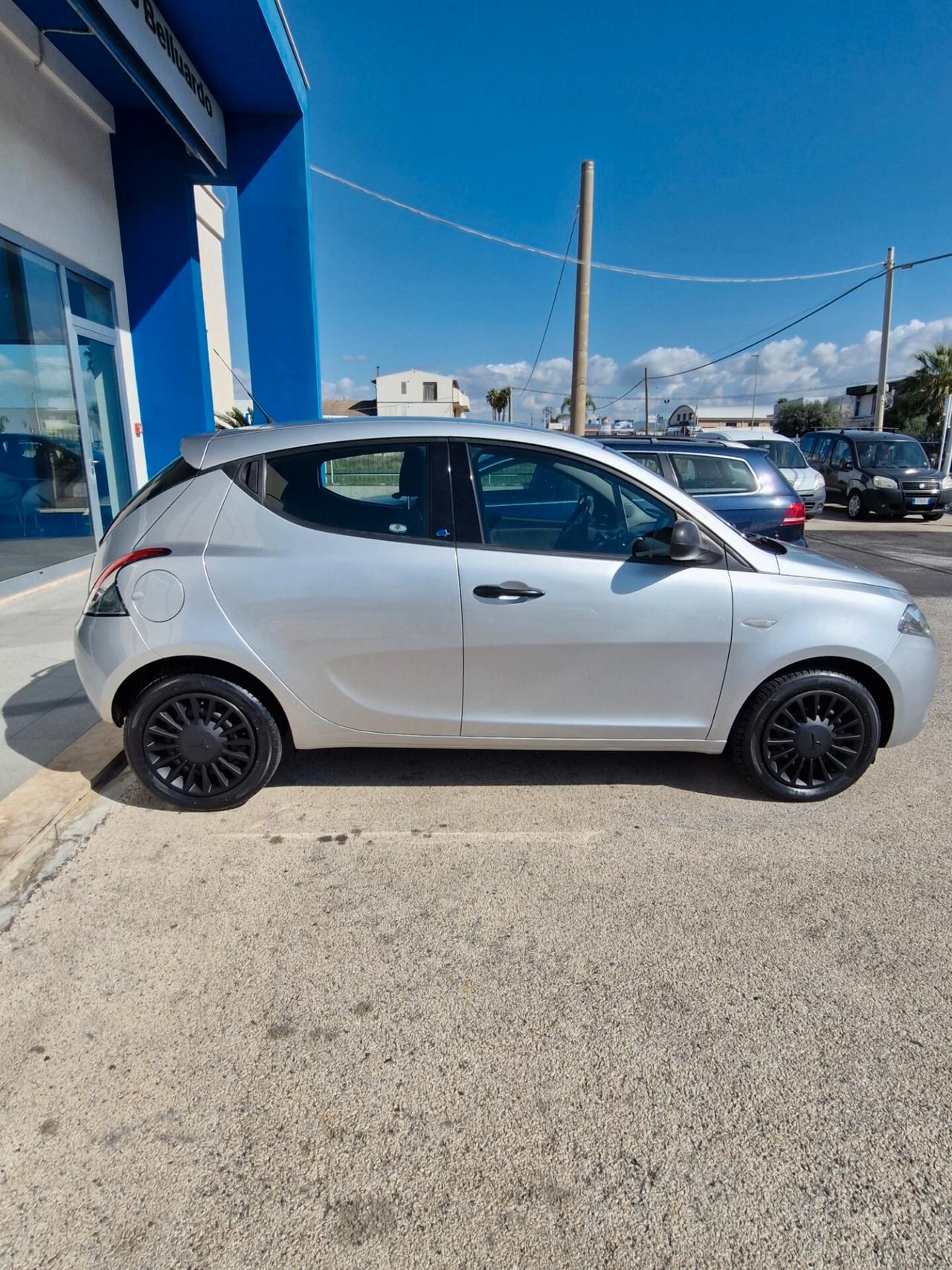 Lancia Ypsilon 1.2 69 CV 5 porte Elefantino Blu