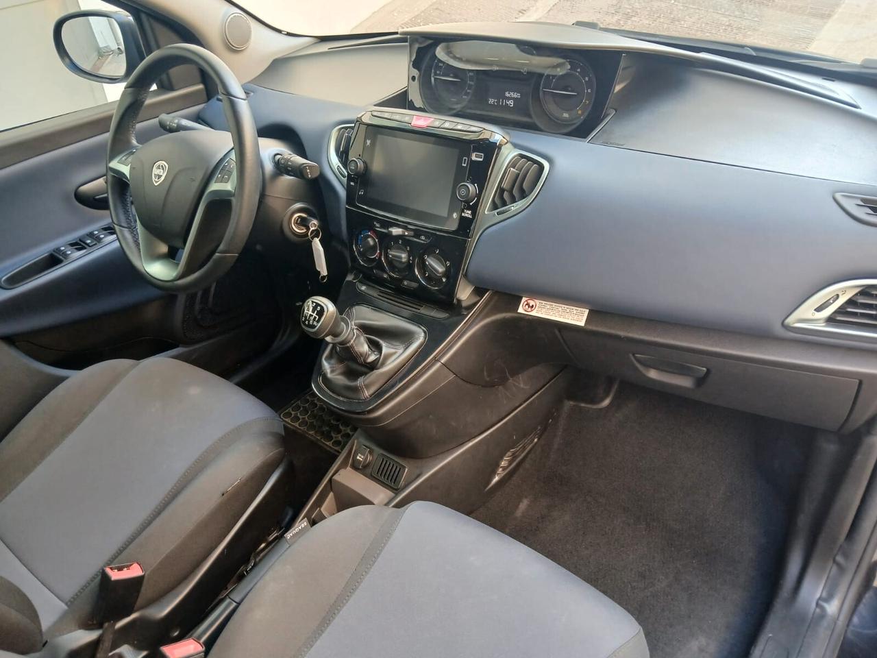 Lancia Ypsilon 1.0 FireFly 5 porte S&S Hybrid Platino