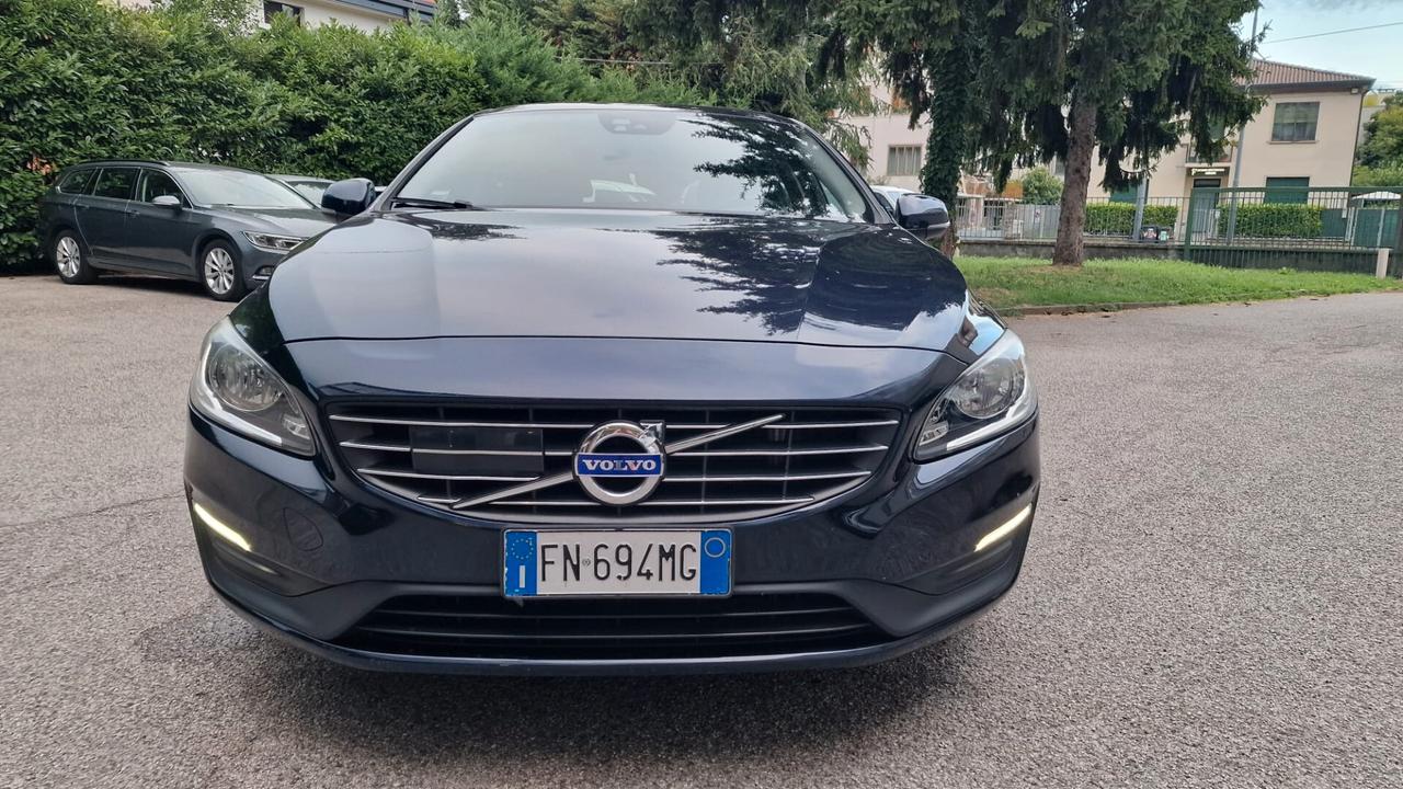 Volvo V60 D2 Geartronic Edition x Neopatentati