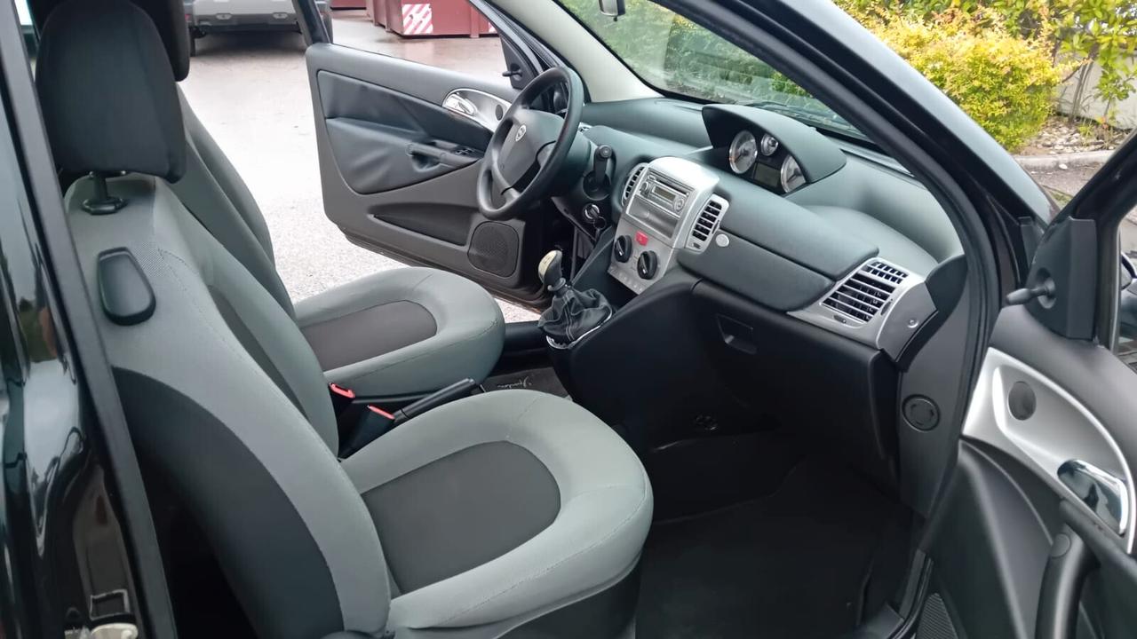Lancia Ypsilon 1.4 Argento