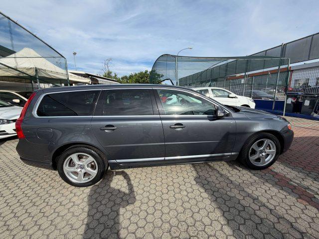 VOLVO V70 V70 III 2.0 d3 Summum geartronic E5