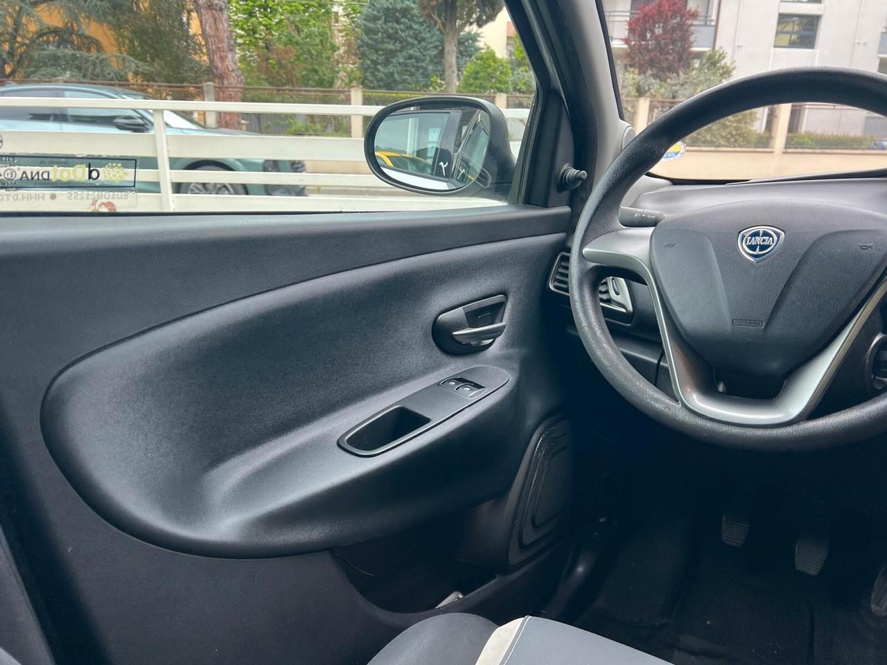 LANCIA YPSILON 1.2 69cv 5p SILVER NEOPATENTATI