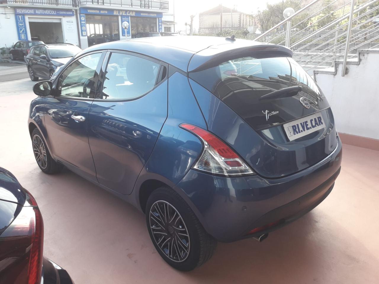 Lancia Ypsilon 1.0 FireFly 5 porte S&S Hybrid Gold