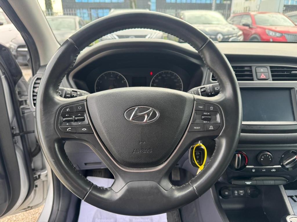 HYUNDAI i20 II 2018 - i20 5p 1.2 mpi Connectline 75cv
