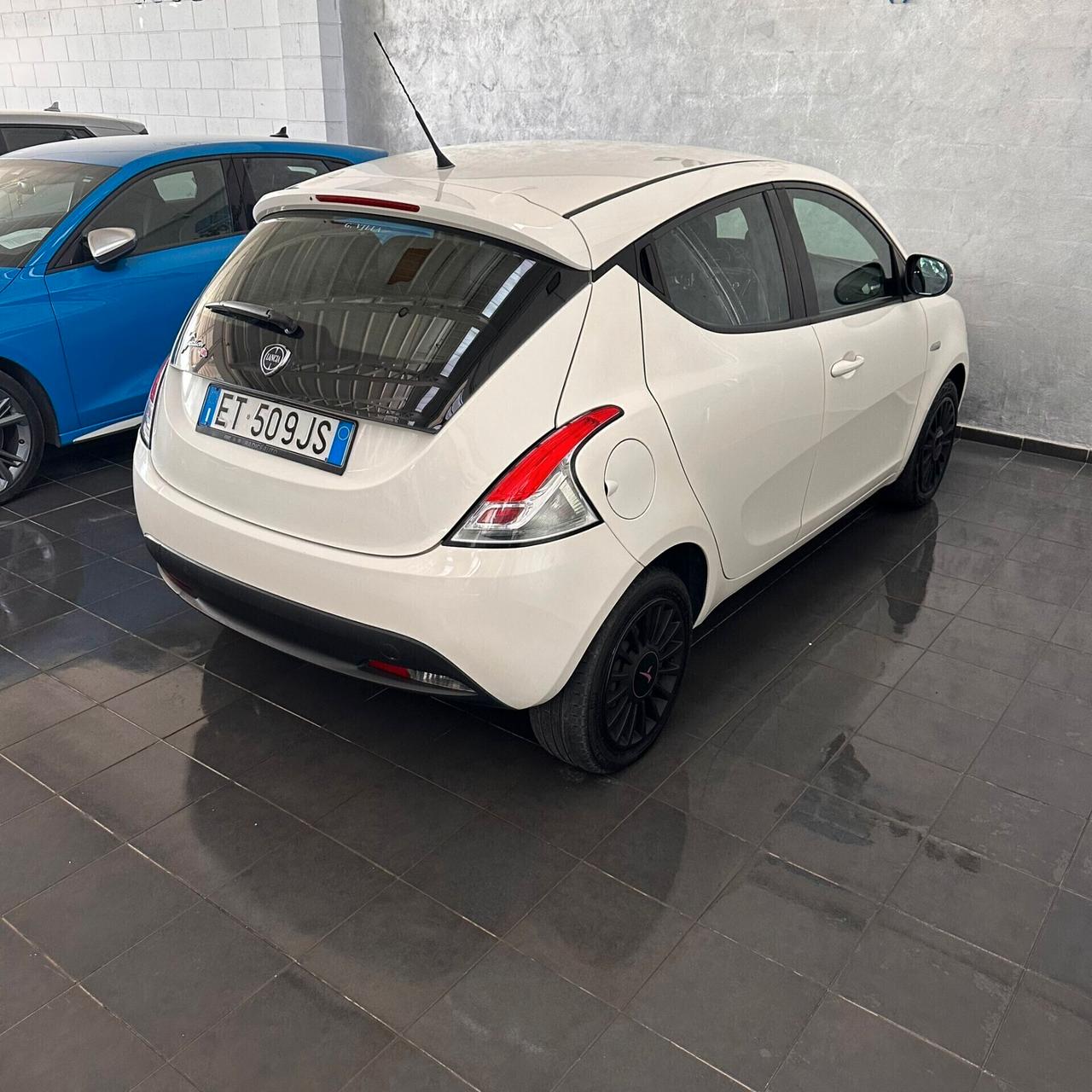 Lancia Ypsilon 1.2 69 CV 5 porte S&S Gold