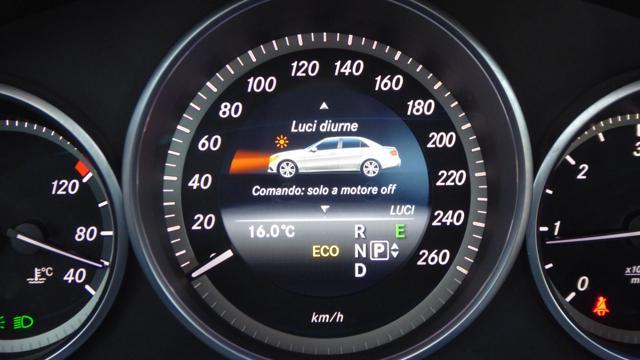 MERCEDES-BENZ E 220 CDI BlueTEC