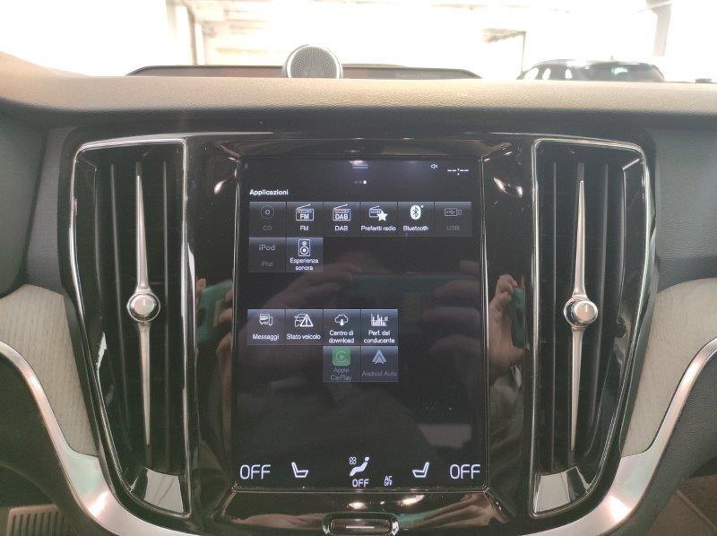 VOLVO V60 (2018-->) - V60 D3 AWD Geartronic Business