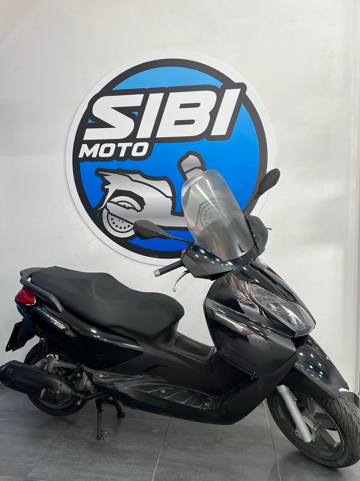 PIAGGIO X7 250