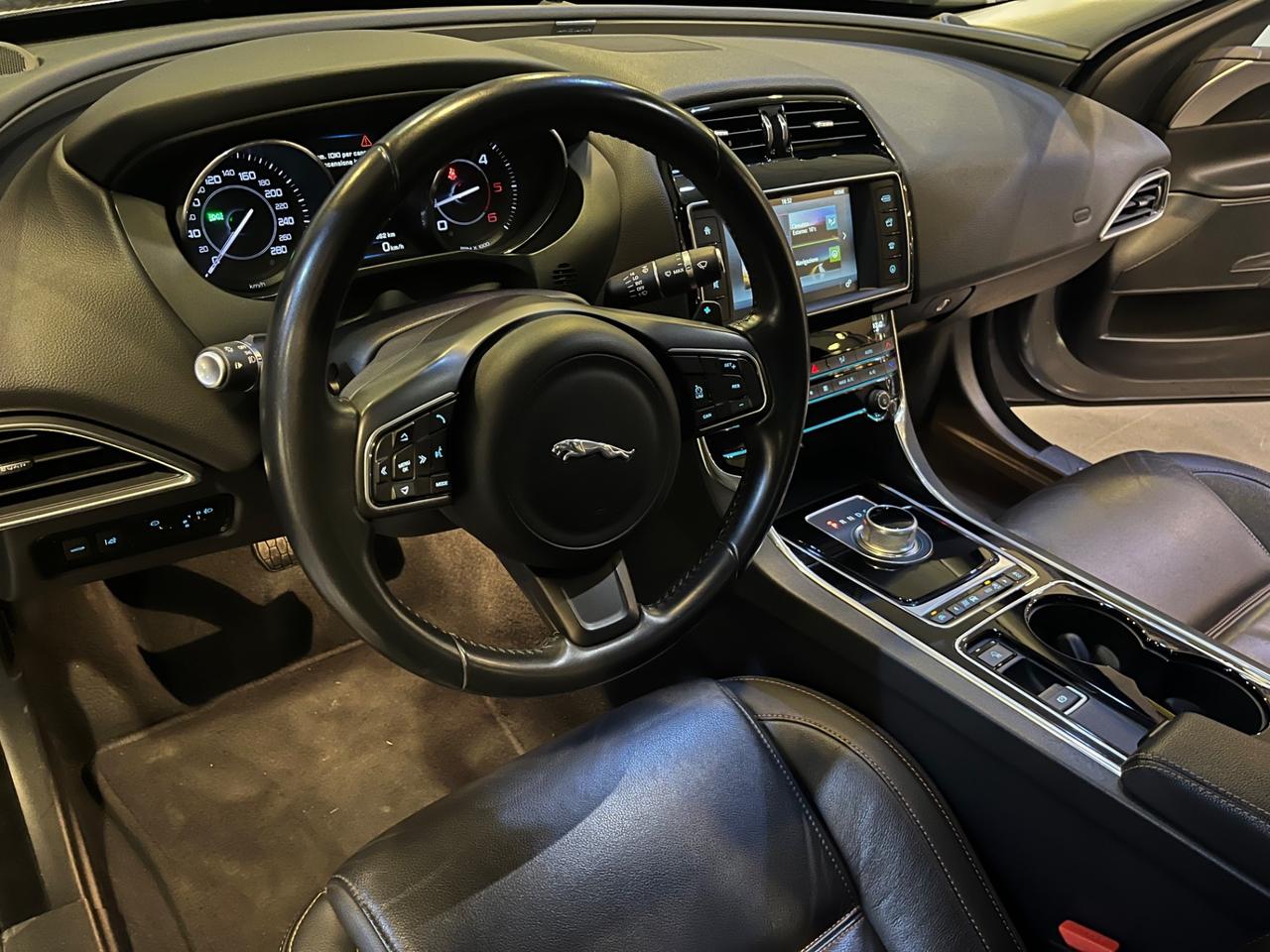 Jaguar XE 2.0d Pure 180cv auto