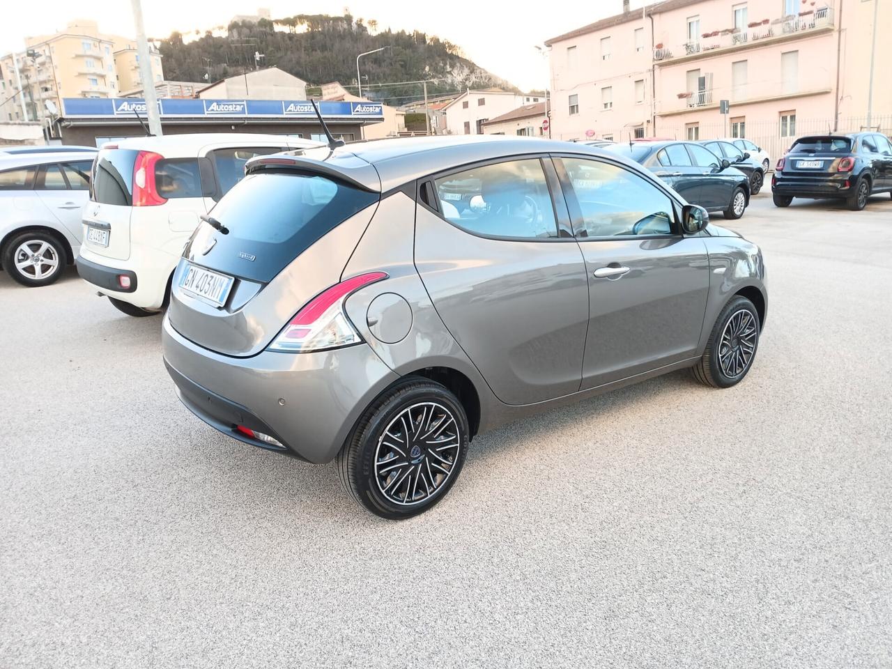 LANCIA YPSILON 1.0 HYBRID GOLD 2023