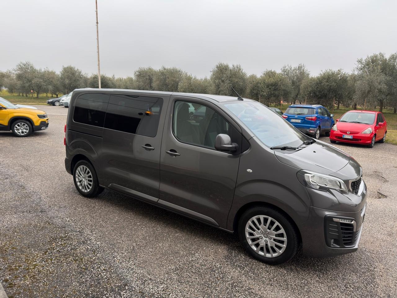 Peugeot Traveller BlueHDi 120 S&S EAT8 Standard Active