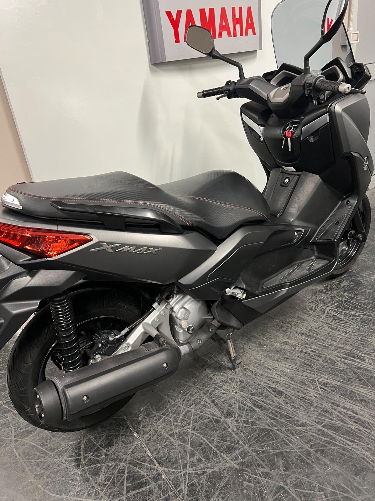 Yamaha X-Max 250