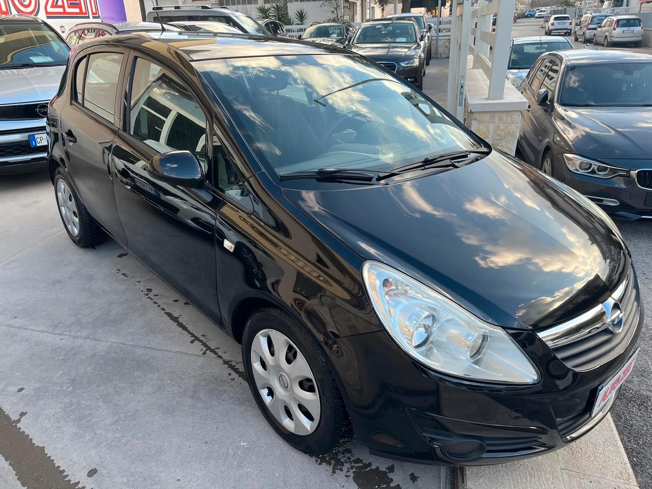 Opel Corsa 1.2 5 porte Cosmo