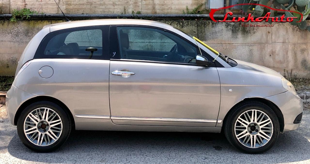 Lancia Ypsilon 1.3 MULTIJET 90 CV Sport MomoDesign