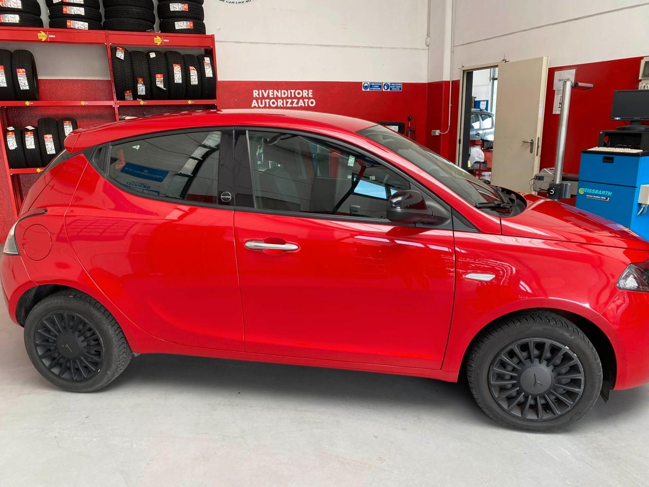 Lancia Ypsilon 1.0 FireFly 5 porte S&S Hybrid Ecochic Silver