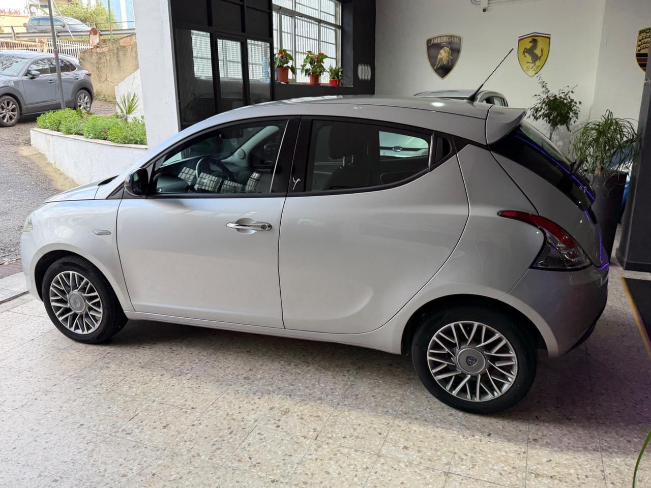 Lancia Ypsilon 1.2 69 CV 100 mila KM