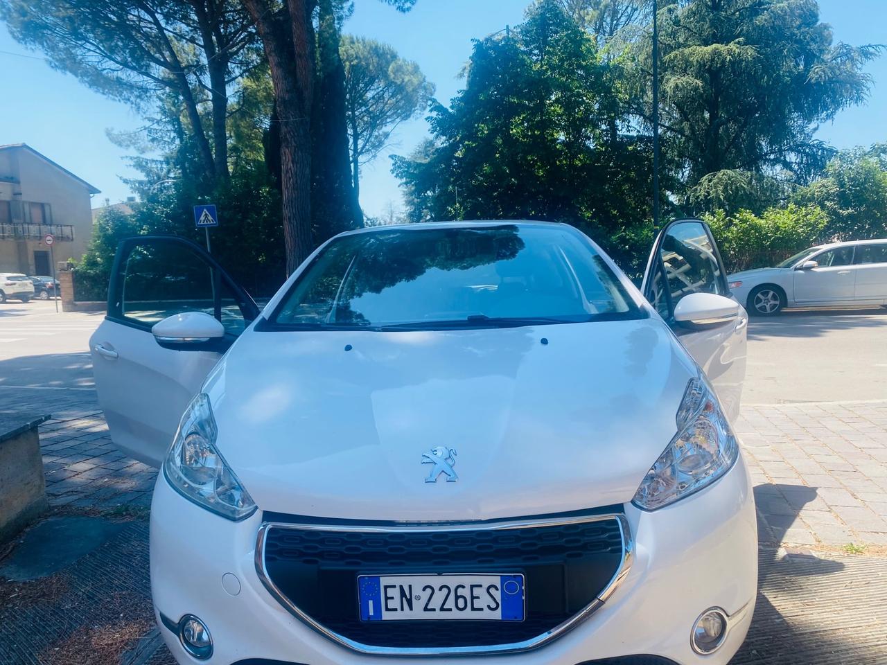 Peugeot 208 1.4 HDi 68 CV 3 porte Allure