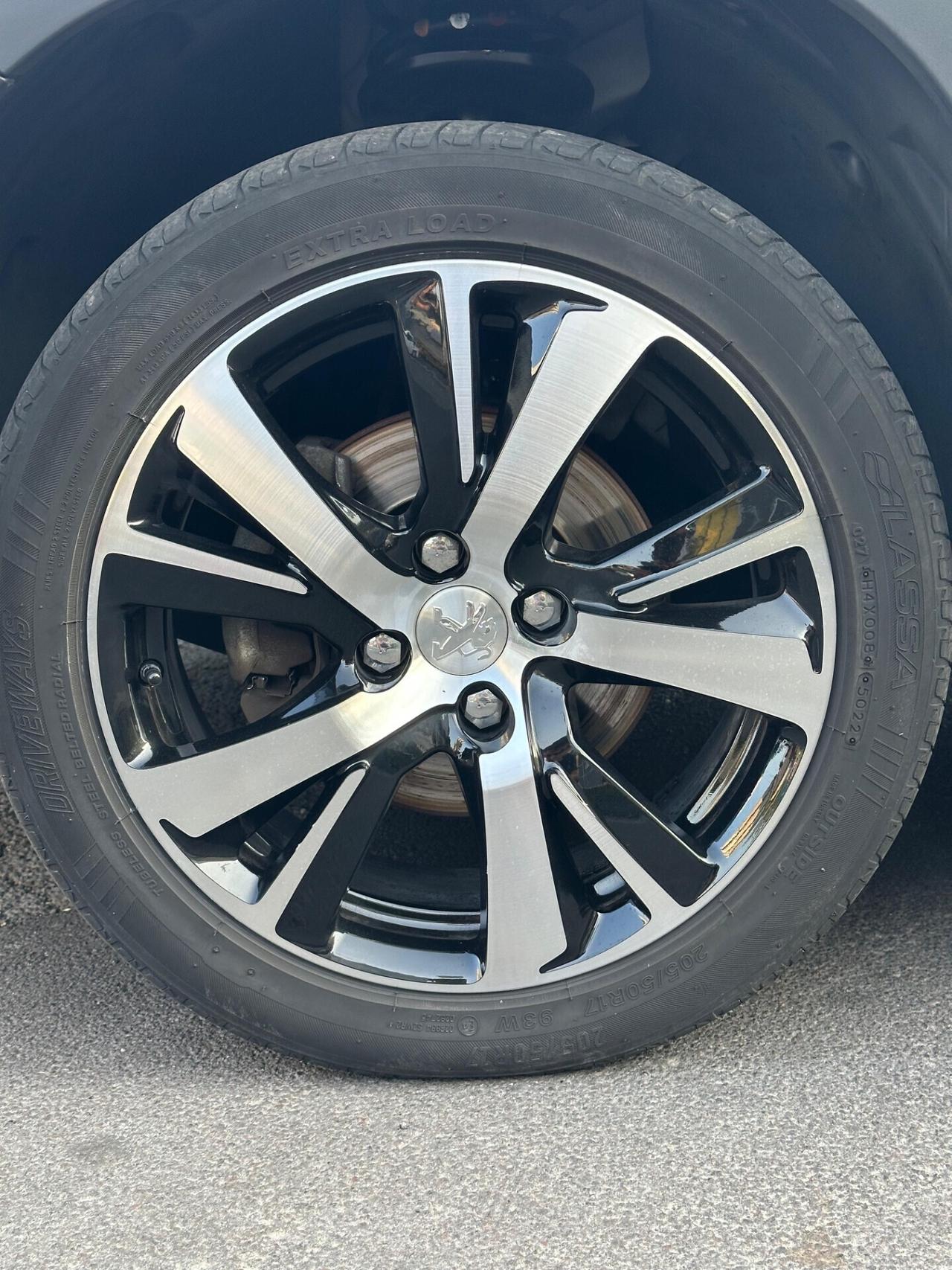 Peugeot 2008 1.6 Blue-HDI 120CV Allure