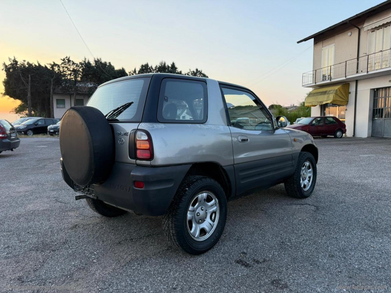 TOYOTA RAV4 2.0 3p. Fun