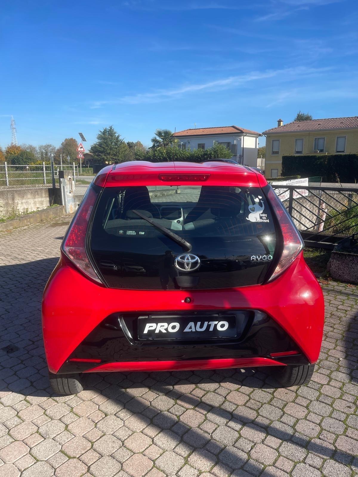 Toyota Aygo 1.0 VVT-i 69 CV 3 porte x-clusiv
