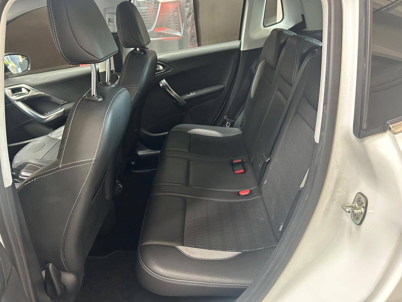 Peugeot 2008 1.6 HDI 92cv automatica Allure