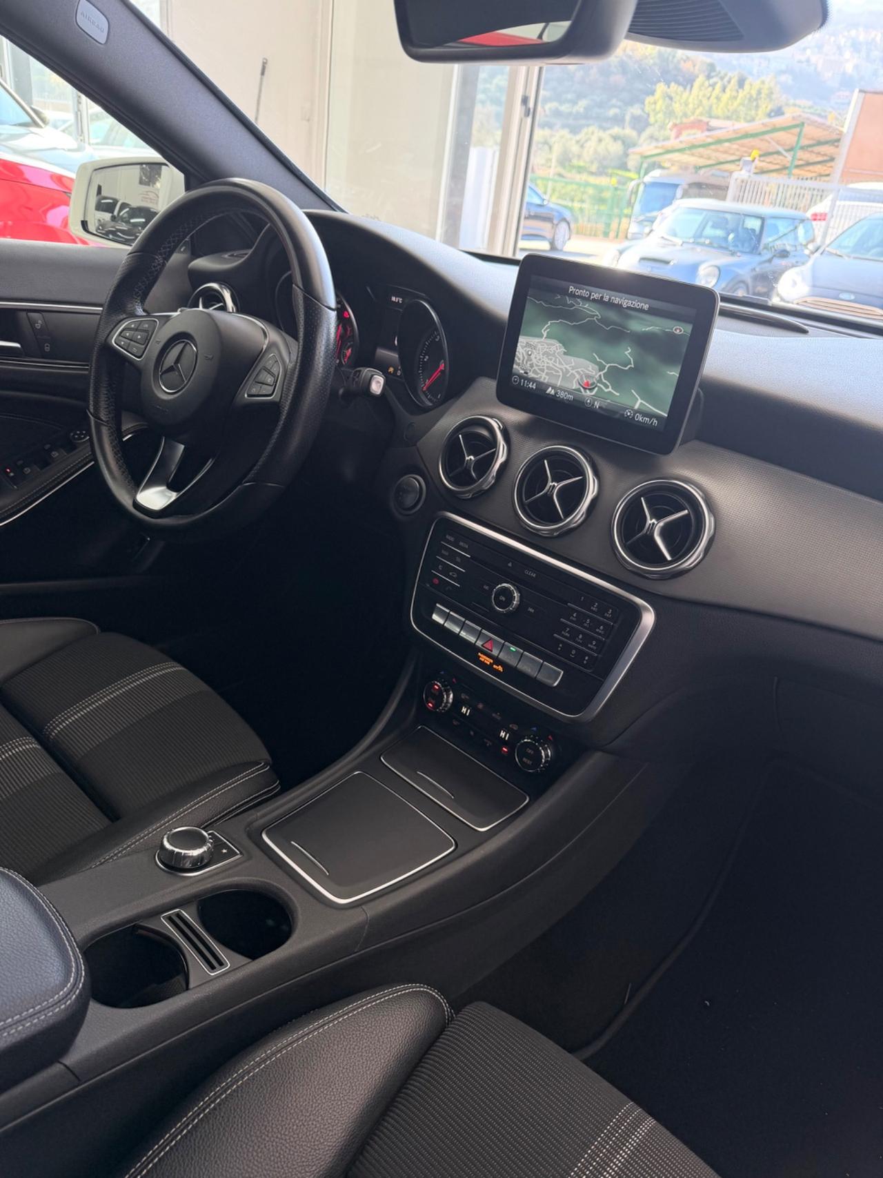 Mercedes-benz GLA 200 d Premium FINANZIABILE