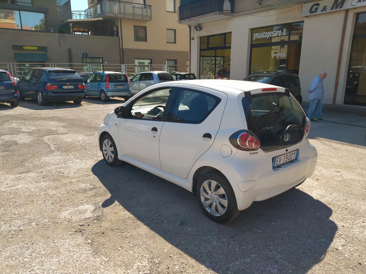 Toyota Aygo 1.0 12V VVT-i 5 porte Active Connect Neopatentati