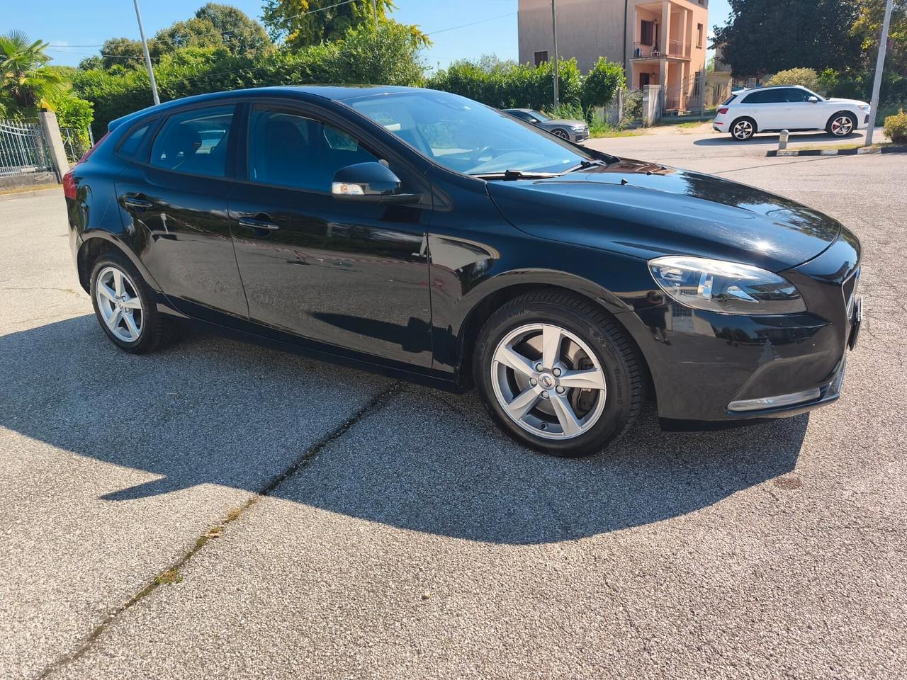 Volvo V40 D2 Geartronic R-design Mom-Accetto Permute