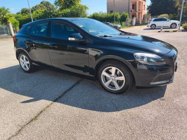 Volvo V40 D2 Geartronic R-design Mom-Accetto Permute