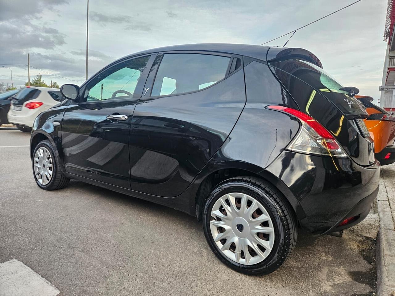 Lancia Ypsilon AUTOMATICA 900 benz 85cv