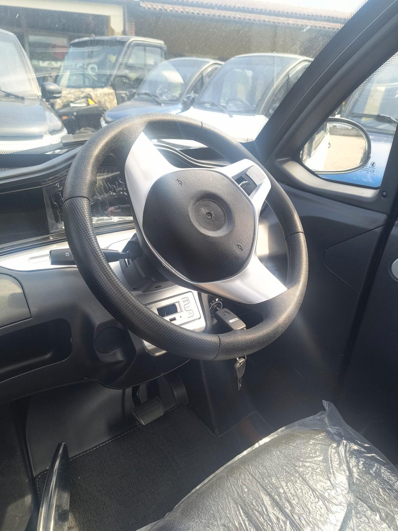 MINI AUTO DISABILI SCOOTER CABINATO ANZIANI