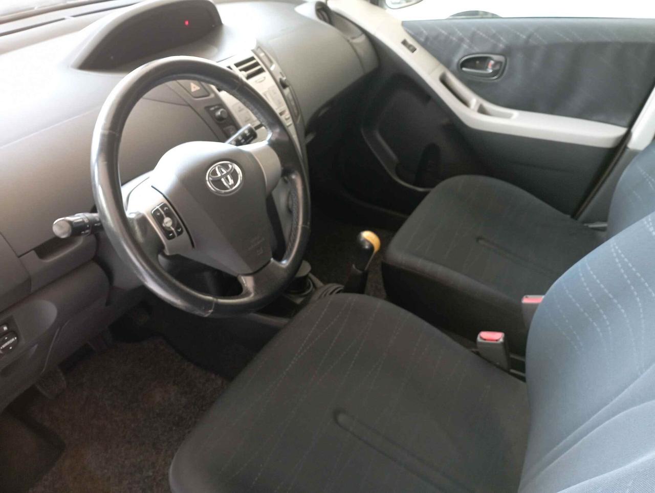 Toyota Yaris 1.3 5 porte Luna