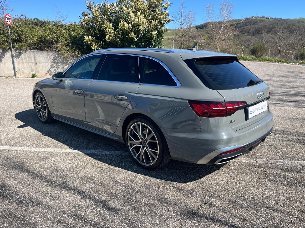 Audi A4 Avant 40 TDI S tronic line edition