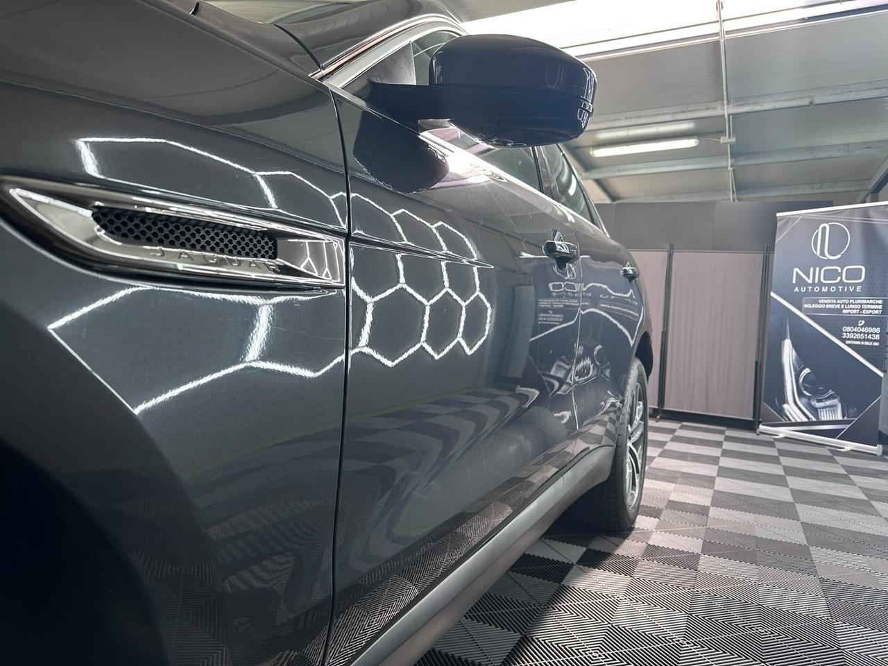 Jaguar F-Pace 2.0 D 180 CV AWD aut. Chequered Flag