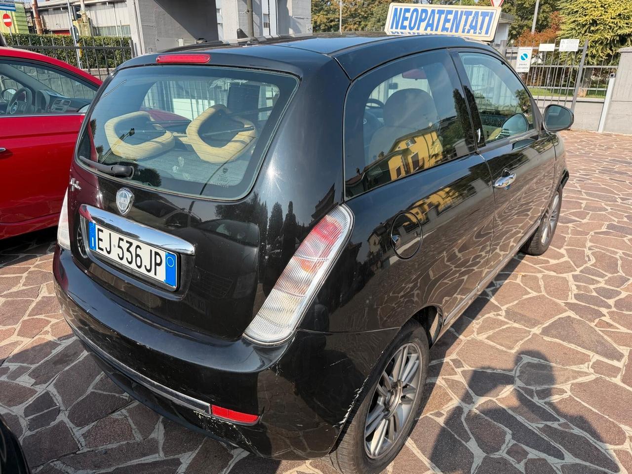 Lancia Ypsilon 1.2 69 CV 5P NEOPATENTATI
