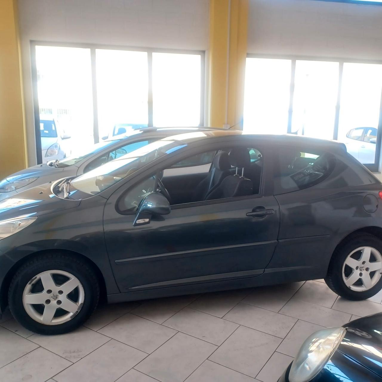 96438 km PEUGEOT 207 1.4 NEOPATENTATI