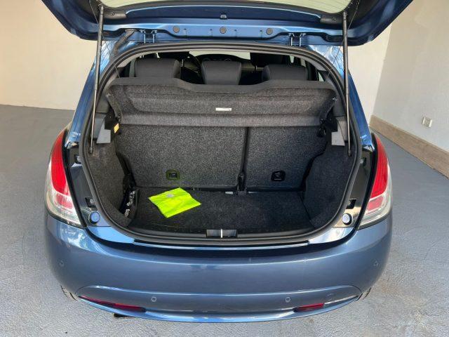 LANCIA Ypsilon 1.0 FireFly 5 porte S&S Hybrid Ecochic Silver