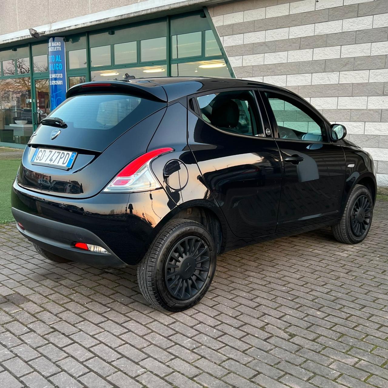 Lancia Ypsilon 0.9 TwinAir 5 porte Metano Ecochic Black and Noir