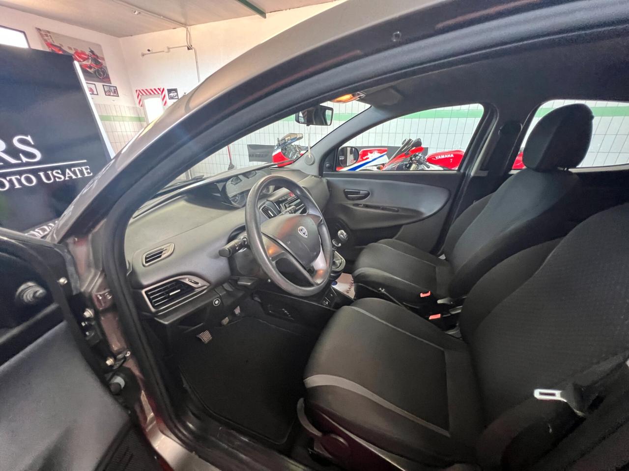 Lancia Ypsilon 1.2 69 CV 5 porte GPL Ecochic Silver