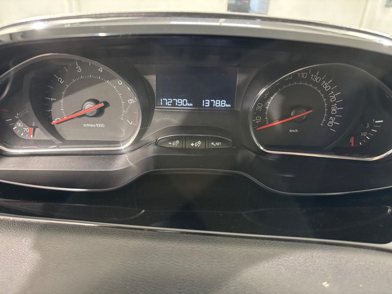 Peugeot 208 1.2 VTi 82 CV 3 porte Allure