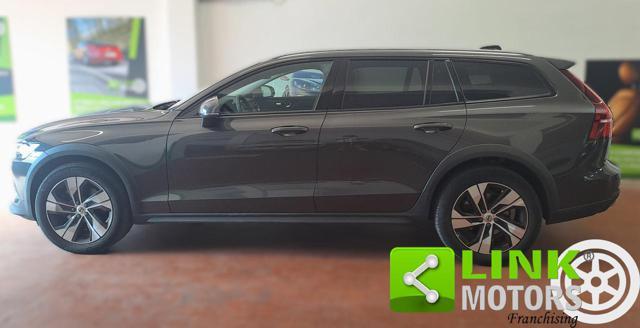 VOLVO V60 Cross Country 2.0 B4 D 211H 195 MHEV HYBRID PLUS AWD AUTOMATICA