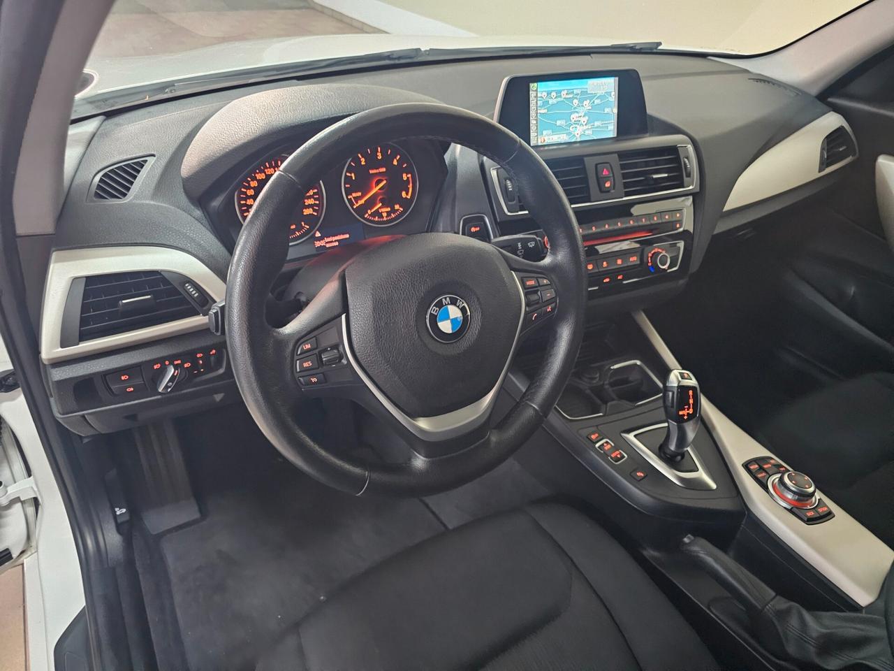 Bmw 116 116d 5p. Urban