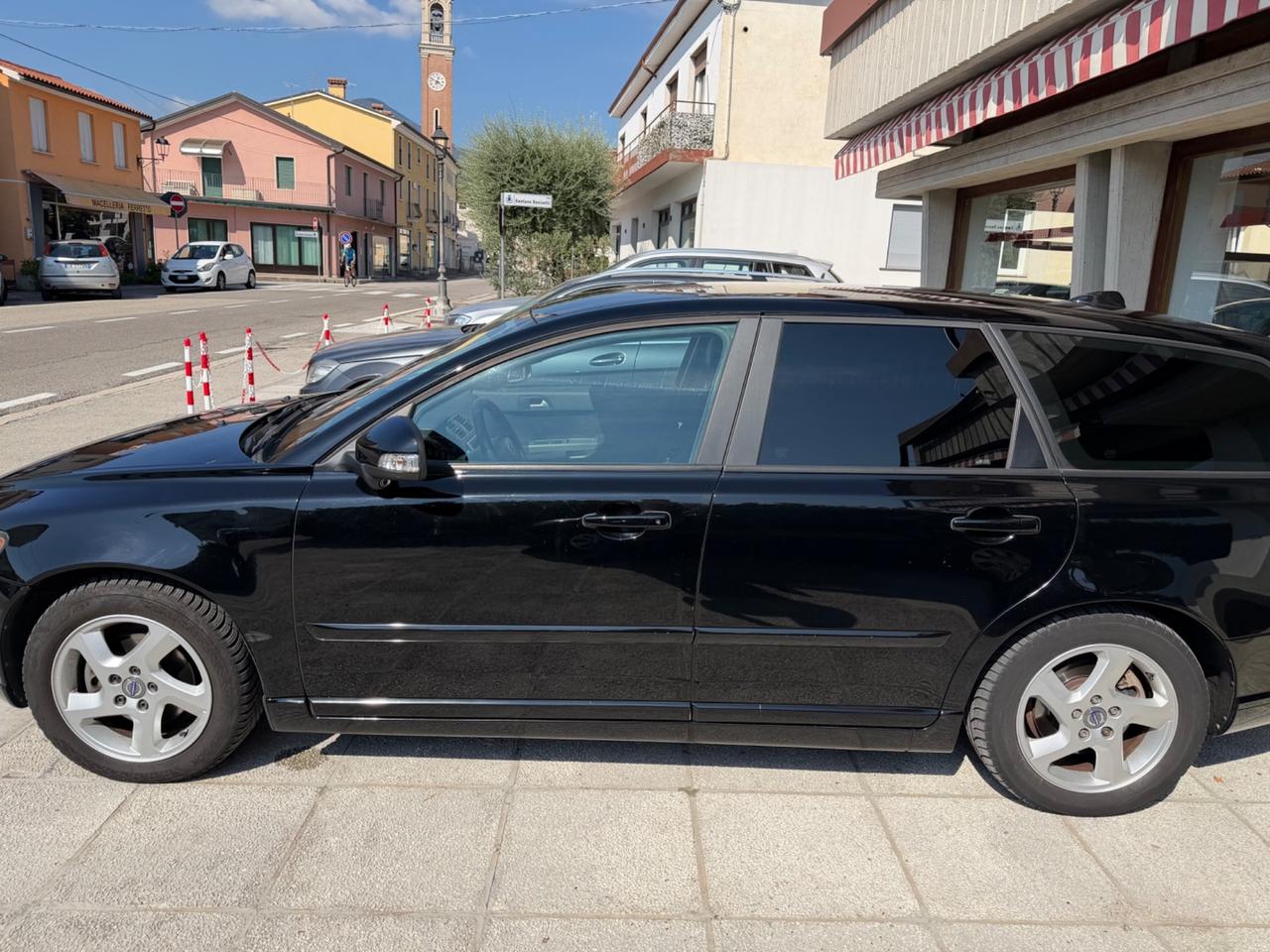 Volvo V50 D2 R-design