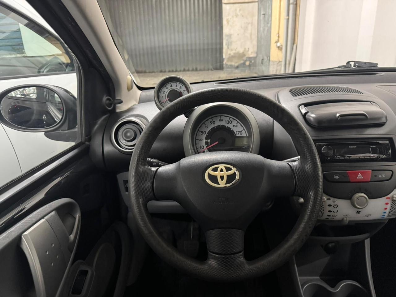 Toyota Aygo 1.0 12V VVT-i 5 porte Now Connect