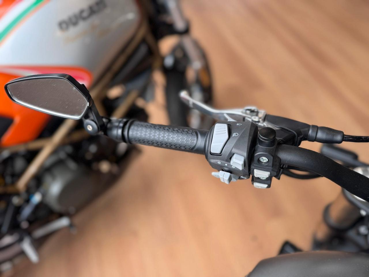 Benelli Leoncino 800