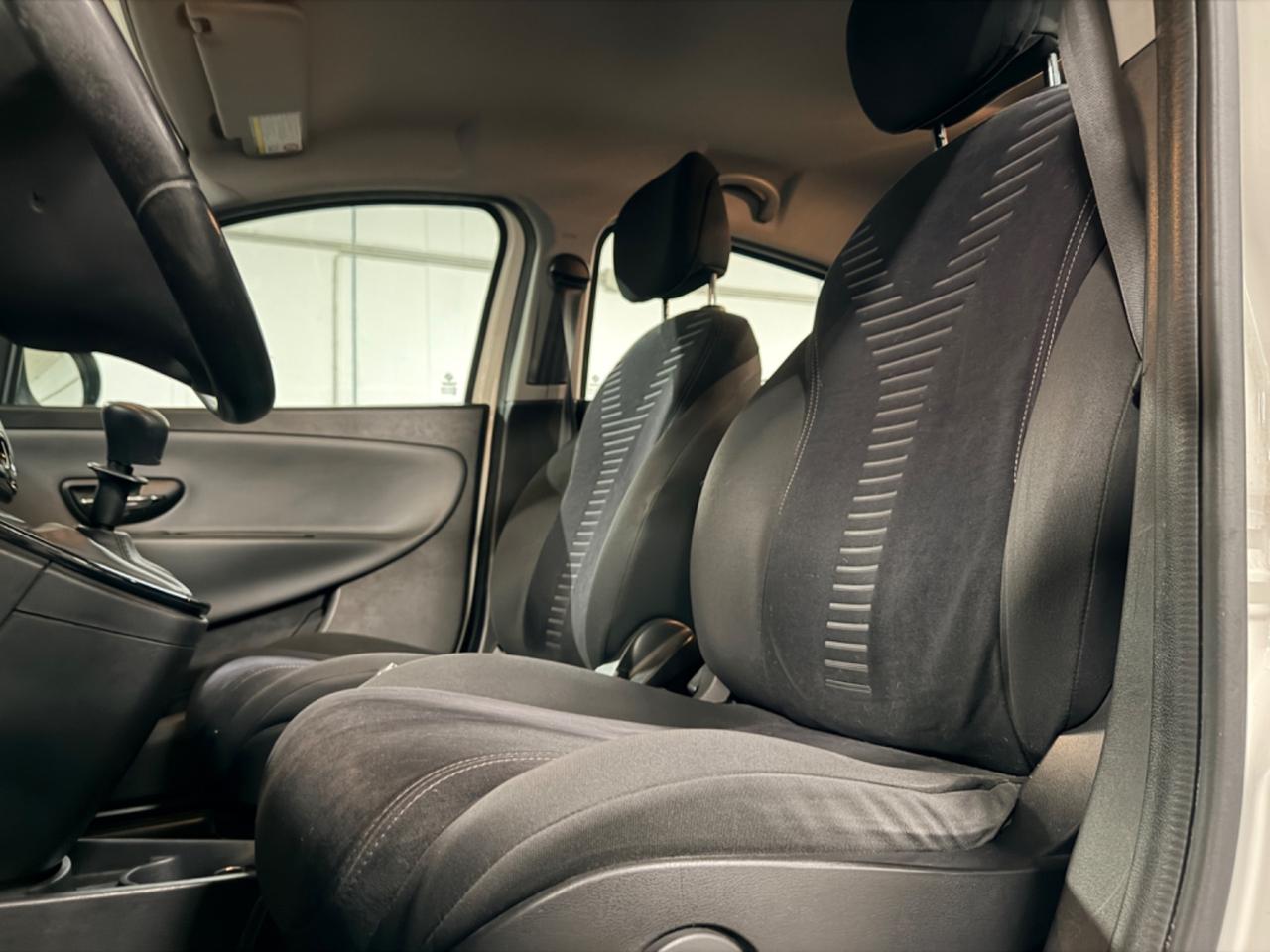 Lancia Ypsilon 1.2 69 CV 5 porte S&S Platinum