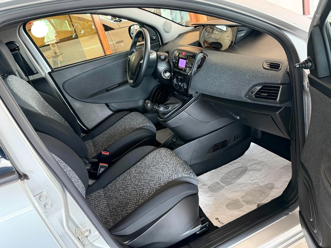 Lancia Ypsilon 1.2 69 cv. EcoChic SILVER (Imp. GPL)