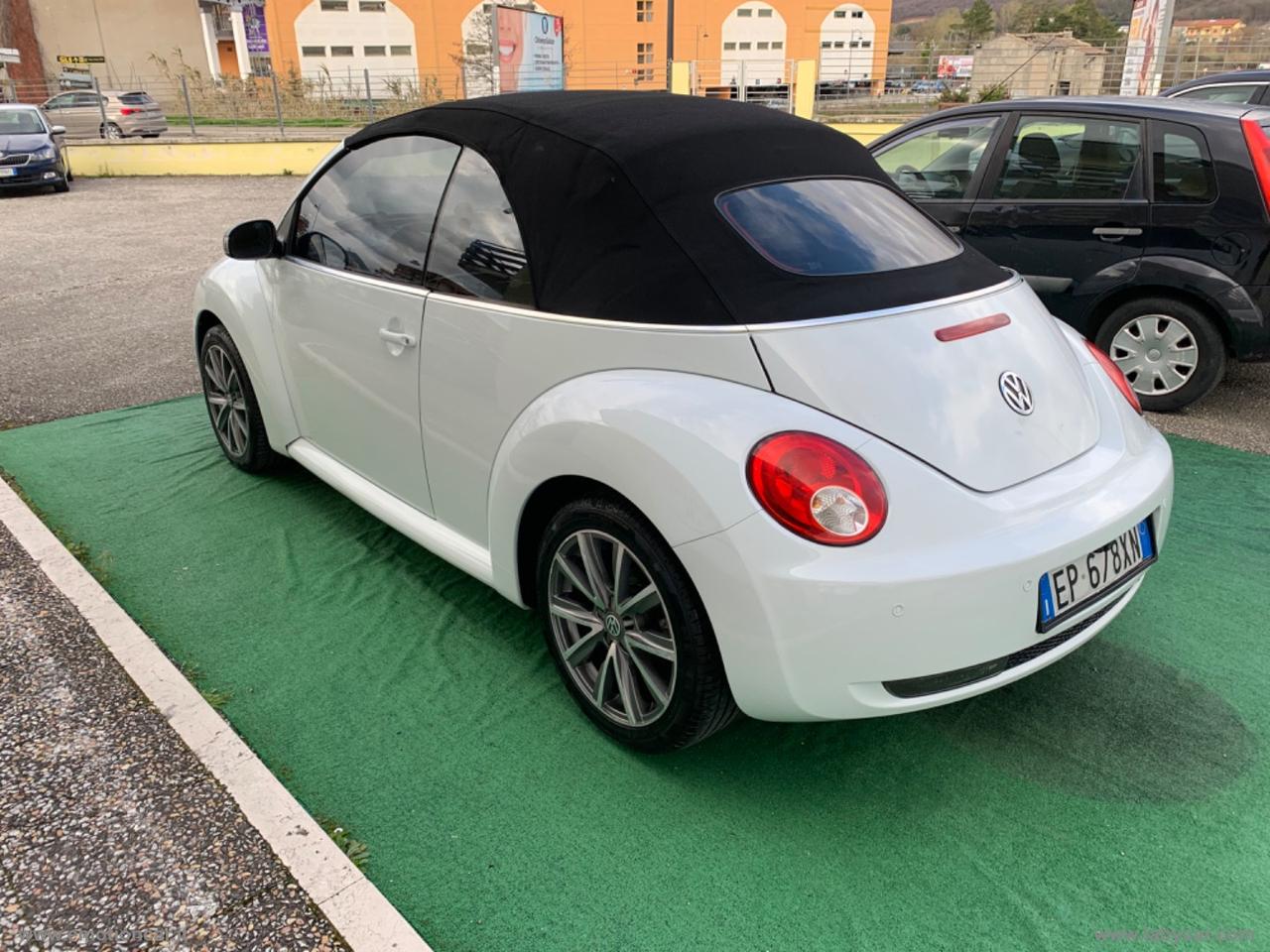 VOLKSWAGEN New Beetle 1.6 Cabrio - 2003